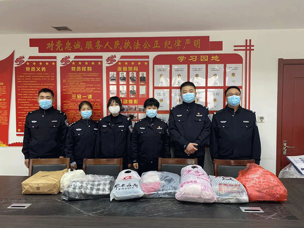 榆林公安榆陽分局經(jīng)偵大隊黨支部開展“弘揚雷鋒精神 愛心捐贈衣物“主題黨日活動