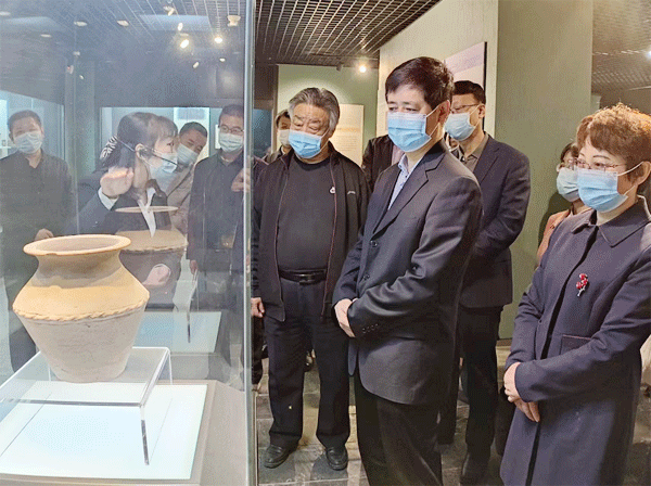 暮春时节会雍城 春风作伴好读书 | 凤翔区政协开展委员读书交流会