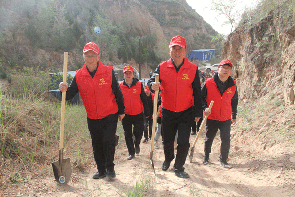 “喜迎二十大，共植同心林”——绥德县政协开展义务植树活动