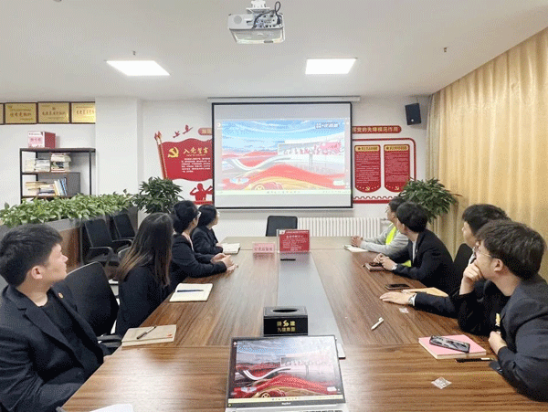 陜建九建集團(tuán)團(tuán)委組織團(tuán)員青年觀看慶祝中國共產(chǎn)主義青年團(tuán)成立100周年大會直播
