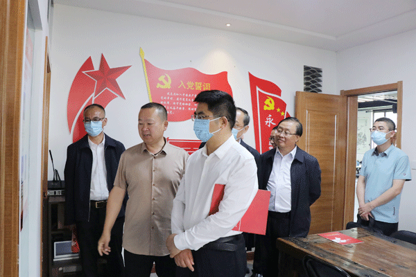 榆林市政协主席曾德超视察委员工作室建设管理情况