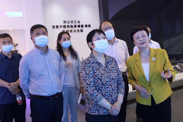 宝鸡市政协对全市轨道交通产业链发展情况进行调研