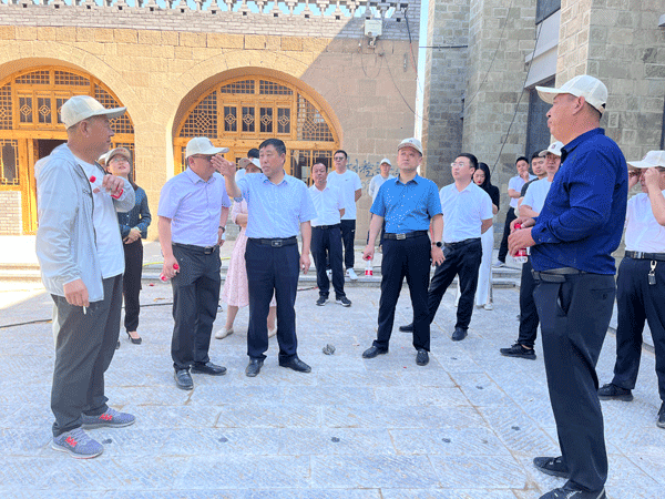 神木市政协视察“两山”森林公园建设情况