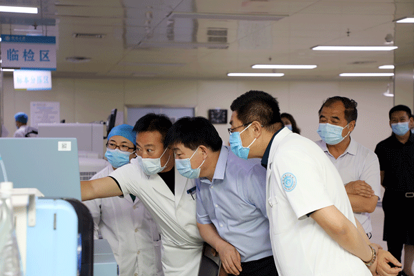  榆林市政协副主席高怀和带队视察常态化疫情防控能力建设情况