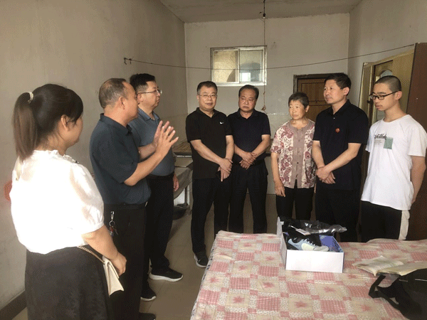 “喜迎二十大、同心護未來、圓夢微心愿” 佳縣民政局開展走訪慰問困境兒童活動