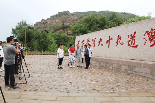 央視攝制組走進佳縣 取景拍攝兩首歌曲創(chuàng)作背后的故事