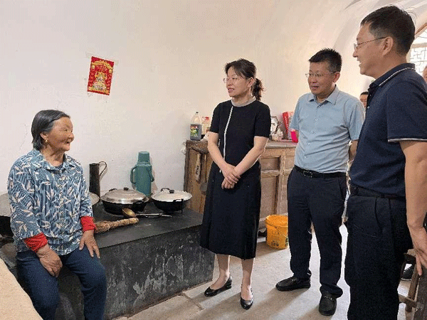 榆林市政协副主席任静波深入工作联系点走访调研