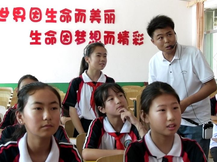 越來越多中國高校畢業(yè)生到基層就業(yè)