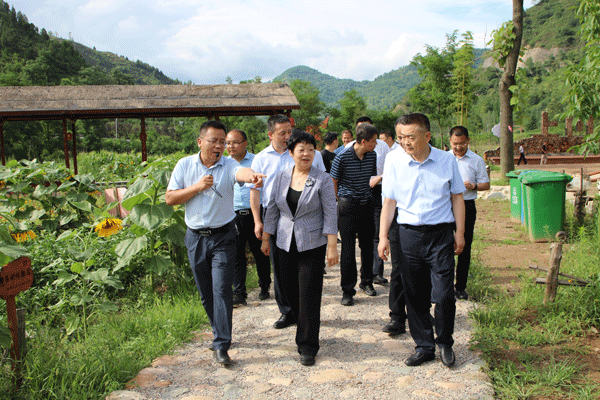 宝鸡市政协主席刘荣贤赴渭滨区调研