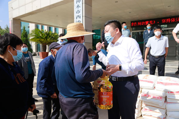 神木市政协走进西沙街道开展慰问暨社情民意恳谈会活动