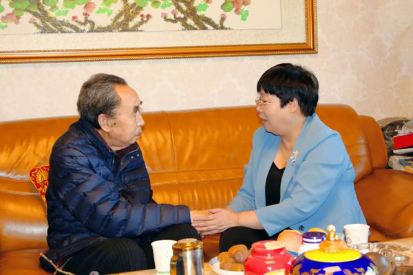 宝鸡市政协走访慰问离退休老干部