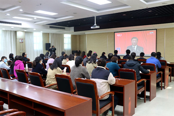 榆林市政协机关全体干部职工集中收看党的二十大开幕盛况