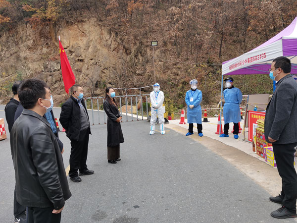 洛南县各界爱心济困协会慰问疫情防控一线人员