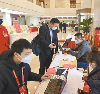 政协委员向大会报到 陕西开启“两会时间”