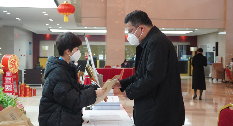  报到日丨两会时间开启！新委员诉说激动心情，老委员“传授”履职经验→