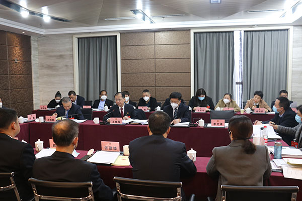 渭南市政协主席王晓军在参加分组讨论时勉励委员：以人民利益为重 勇于履职 树起新时代政协委员的新形象