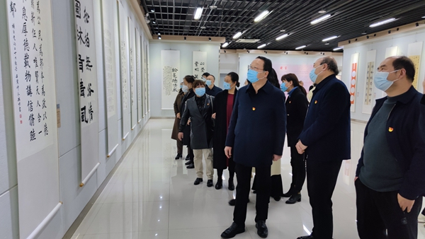 汉中市政协组织参观“学习二十大 翰墨扬清风”汉中市廉洁文化书画展