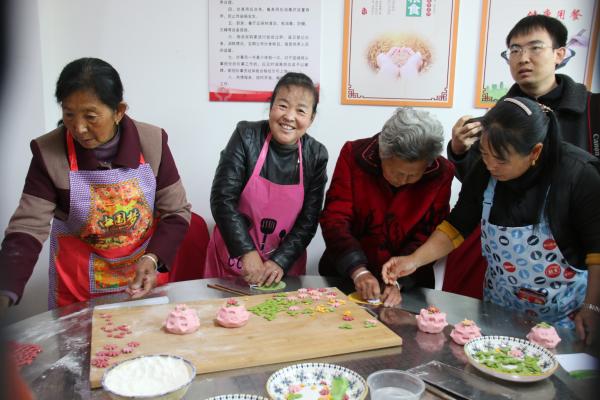 慈善幫扶促和諧 幸福家園歡樂多