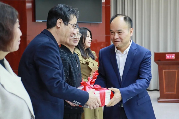 下足读书“台下功”唱好履职“前台戏”——我省各地政协多形式迎接第28个世界读书日