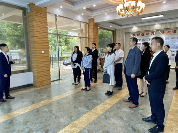 略阳县政协农业科技界委员工作室开展学习交流活动