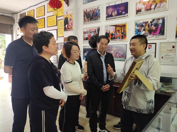 宁强县政协考察羌族文化保护与利用工作