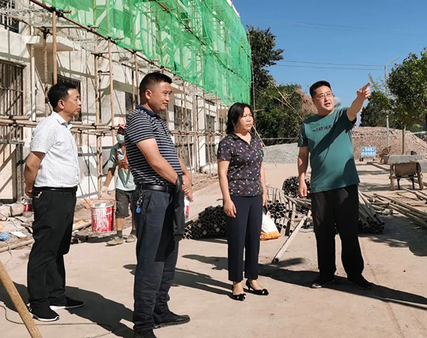 镇巴县政协检查指导灾后恢复重建工作