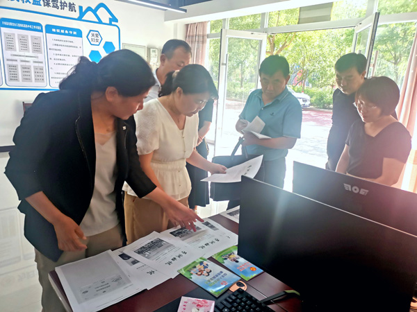 子洲县政协组织委员开展妇女儿童权益保护工作调研
