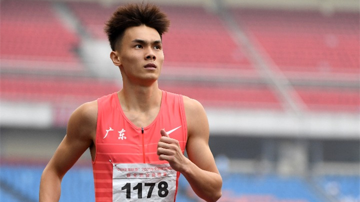 做中国男子短跑的“接力者”——专访成都大运会男子4X100米接力冠军严海滨