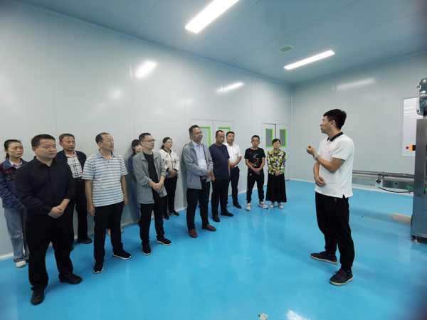 陇县政协视察全县社区工厂运营及发展情况