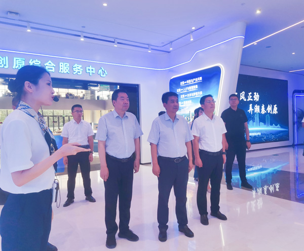 未央区政协专题调研秦创原未央“1311”创新示范带推动重点产业链建设工作