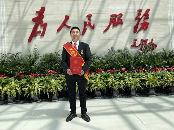 邓富平：“公益是持久性的，要做就要坚持”