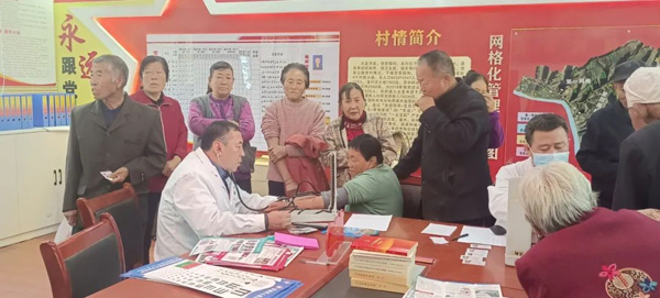 绥德县政协医疗界别委员工作室开展义诊活动