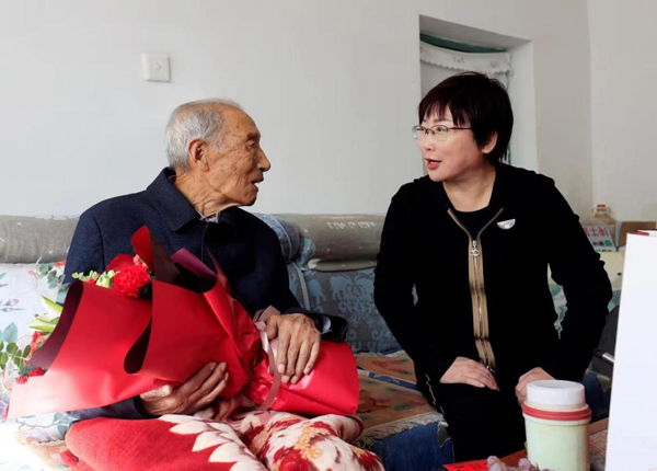 莫道桑榆晚 情暖重阳节——神木市政协领导班子走访慰问百岁老人