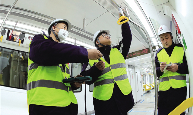 地鐵8號線首列車廂運抵西安