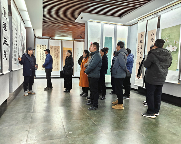洛南县石门镇组织参观清廉洛南书画作品展览