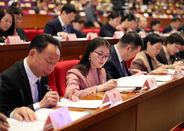  现场 | 陕西省十四届人大二次会议在西安开幕