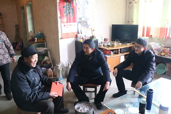 城固县政协走访慰问困难党员
