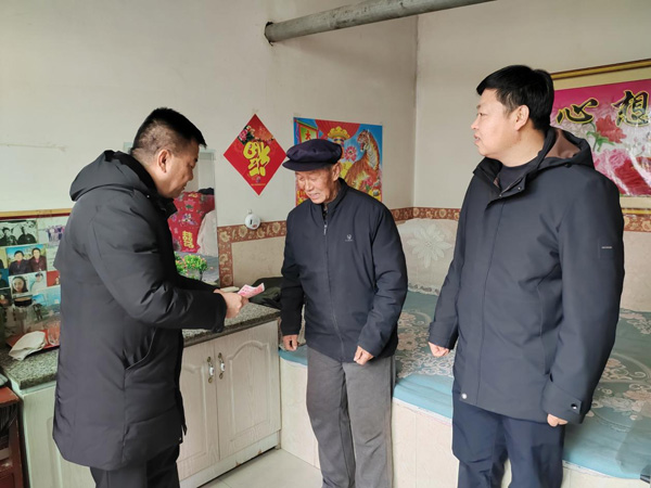 靖边县政协副主席陆宇阳开展春节前夕慰问活动