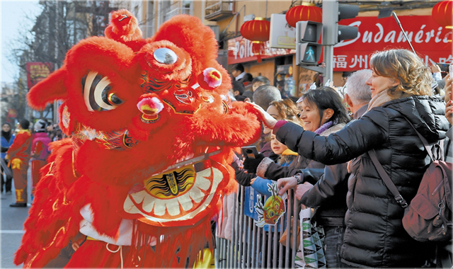 品鉴中国文化 感受中国年味 ——龙年春节庆