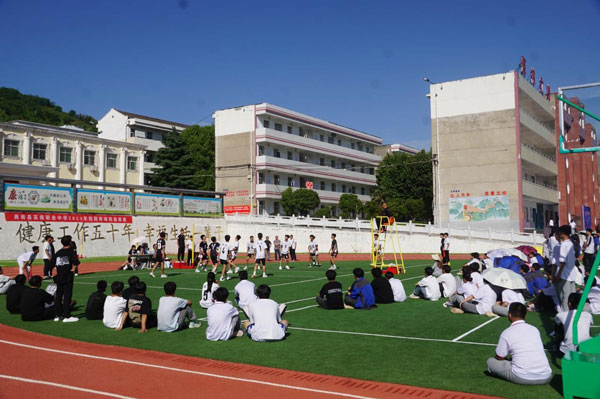 商南县高级职业中学举办校园排球班级联赛
