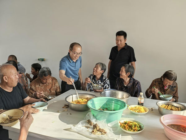 橫山區：愛心人士向石窯溝永昌村幸福互助院捐