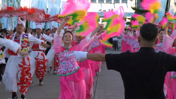 “清新榆林”陕北非遗美食节暨榆阳区第二届文明旅行啤酒音乐节在榆林开幕