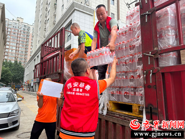 大雨无情 人世有爱