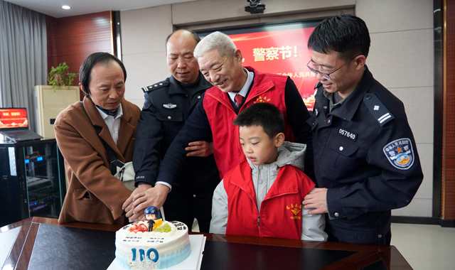 節(jié)日送祝福 真情暖警心