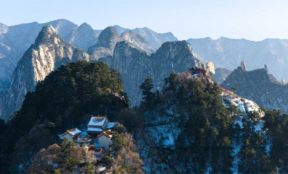 華山迎來(lái)新春旅游高峰