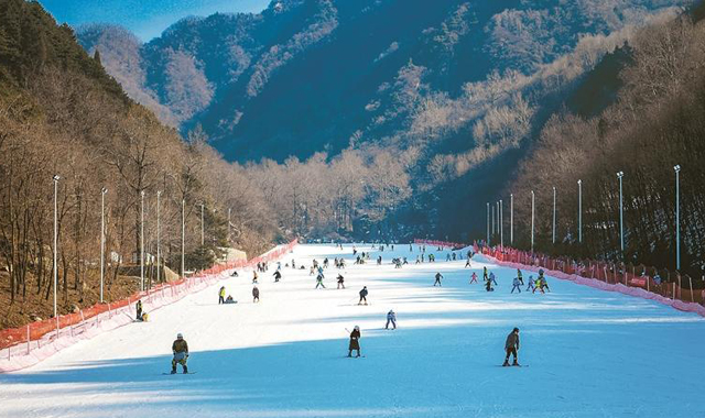 從“一季火”走向“四季旺”  古城冰雪經(jīng)濟