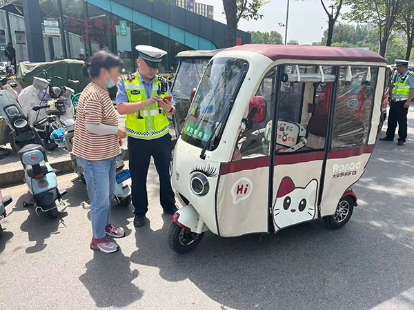 西安公安交管新城大队硬核治理地铁口交通难题 筑牢安