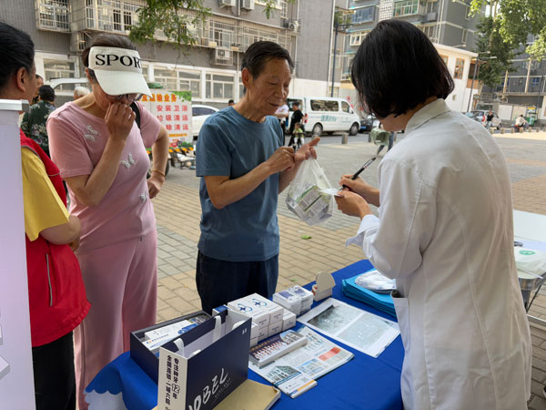 齒間暖意 情系萬(wàn)家 西安市碑林區(qū)開(kāi)通巷社區(qū)