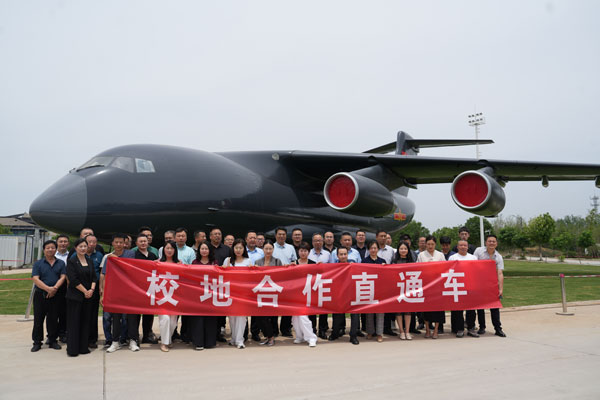 陳倉(cāng)區(qū)：“高校行”啟航科技?jí)?產(chǎn)學(xué)研譜寫(xiě)創(chuàng)