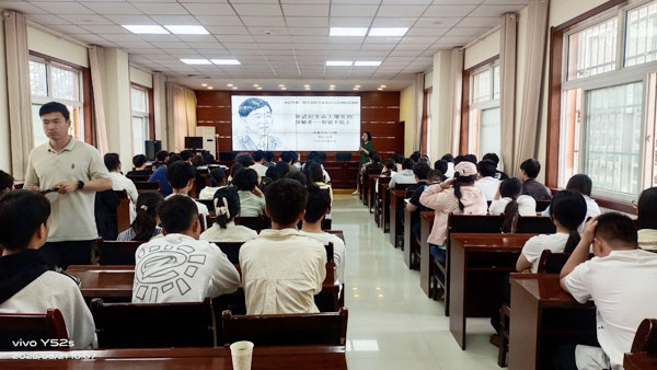 太白縣：科學(xué)家精神進(jìn)校園 點(diǎn)燃青少年科學(xué)夢(mèng)